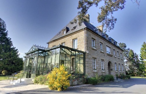 Marcey-les-Greves Hotel | La Ramade