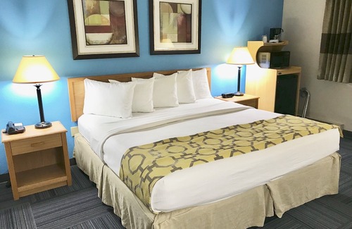 Marinette Hotel | Baymont by Wyndham Marinette