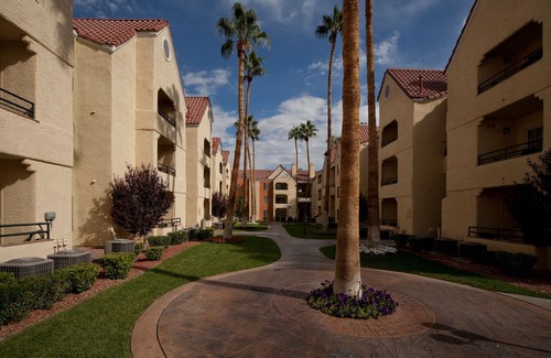 Las Vegas Hotel | Holiday Inn Club Vacations at Desert Club Resort