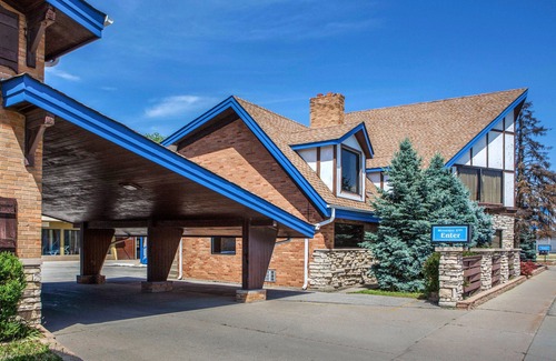 Lyons Hotel | Rodeway Inn Lyons - La Grange