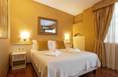Rione IV Campo Marzio Hotel | Canova Rooms in Spanish Steps