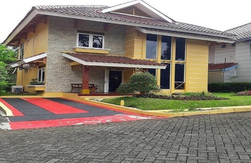 Cipanas Hotel | Villa Kota Bunga Blok P by DCM