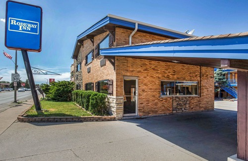 Lyons Hotel | Rodeway Inn Lyons - La Grange