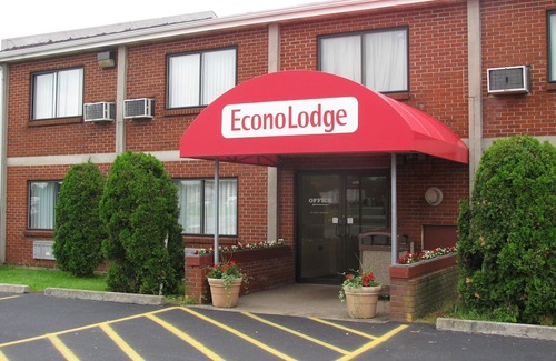 Corfu Hotel | Econo Lodge Darien Lakes