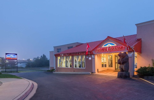 Gravenhurst Hotel | Howard Johnson by Wyndham Gravenhurst