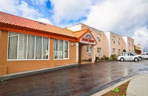 Gravenhurst Hotel | Howard Johnson by Wyndham Gravenhurst