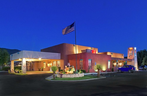 Taos Hotel | Hotel Don Fernando de Taos, Tapestry Collection by Hilton