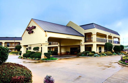 Tyler Hotel | Days Inn & Suites by Wyndham Tyler