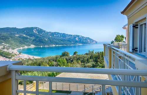 Termenades Apartment | Sofia Penthouse Ferienwohnung - Panorama Meerblick über die gesamte Bucht von