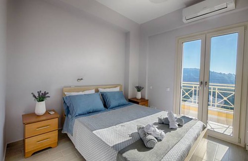 Termenades Apartment | Sofia Penthouse Ferienwohnung - Panorama Meerblick über die gesamte Bucht von