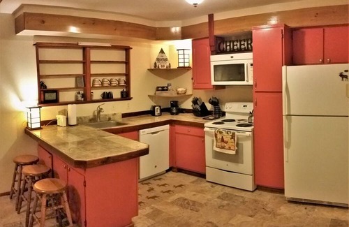 Saint Mary's Condo | MooseHaven Condo @ St. Mary's Glacier