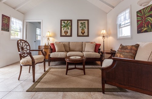Windward Side House | Beautiful Traditional Saba Cottage With all the Modern Amenities