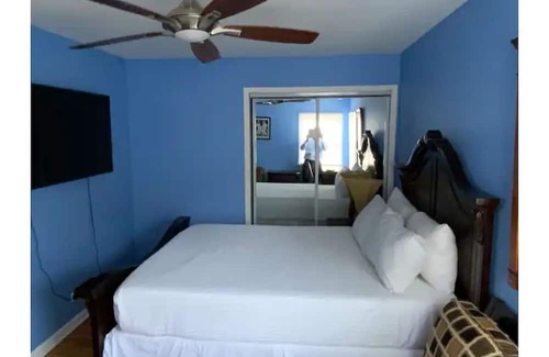 Grange Landing House | Your Cozy 2nd Home!/Near Rosemount /O'Hare Airport