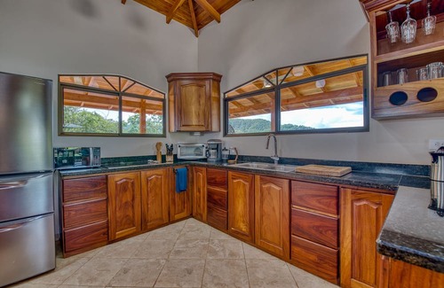 Samara House | Beautiful House with breathtaking sunsets ocean, bay and Mountain View !