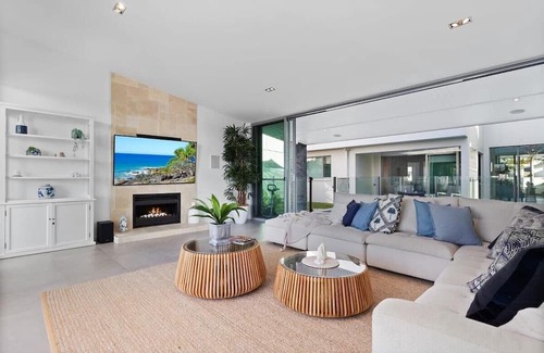 Pelican Waters Villa | Pelican Waters Resort Home|Long Stays|Waterfront