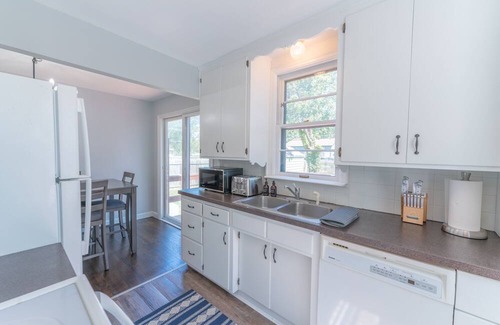 Richfield House | perfect relaxing home in convent location to stay for business or personal use..