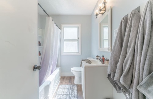 Richfield House | Cozy House Near Airport, MOA, Downtown Minneapolis in a prime area