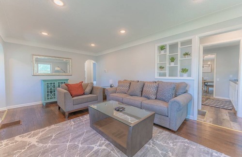 Richfield House | Cozy House Near Airport, MOA, Downtown Minneapolis in a prime area