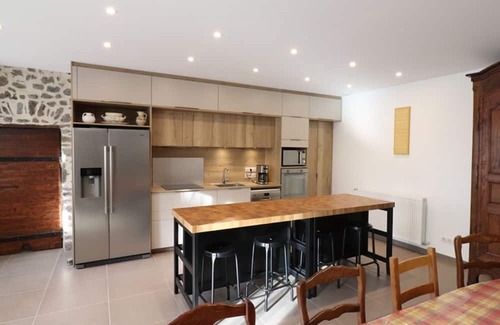 Saint-Bonnet-de-Salers Cottage | Gite Saint-Bonnet-de-Salers, 4 bedrooms, 8 persons