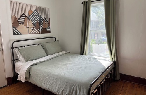 Duxbury Apartment | Fall Special. New to Market giving a great deal. Heart of Waterbury.
