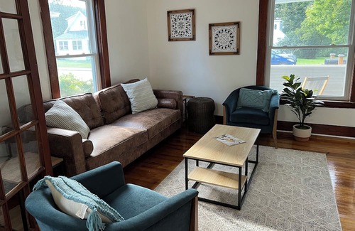Duxbury Apartment | Fall Special. New to Market giving a great deal. Heart of Waterbury.