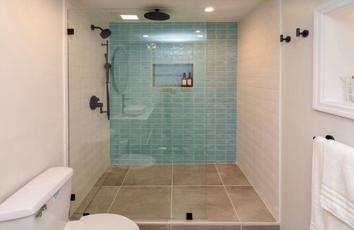 Greenwood Lake House | Spacious and modern lakefront home 1 hour from NYC