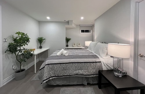 Markham House | Experience Unforgettable Luxury Markham Townhouse Exquisite 6-Bedroom Getaway