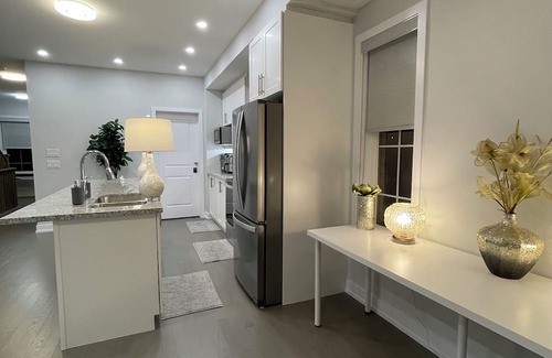 Markham House | Experience Unforgettable Luxury Markham Townhouse Exquisite 6-Bedroom Getaway
