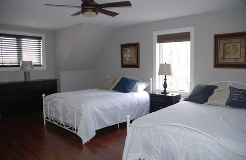 Greater Madawaska Cottage | Barrett Chute Cottage and Ski Chalet - 5 mins from Calabogie Peaks