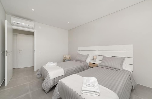 Foz do Arelho Apartment | Lagoa Views- Holiday Apartment SCH 075