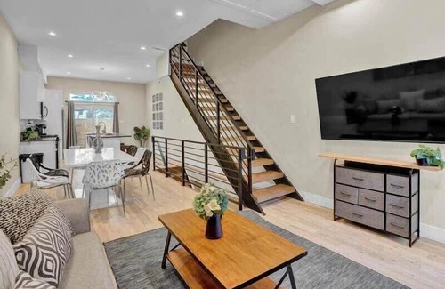 South Philadelphia House | NEW | Private Rooftop Jacuzzi | Skyline Views