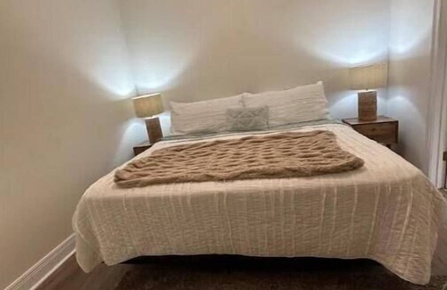 Vicksburg Apartment | Location Domination-Victorian Apt.-1King-1Queen-2fullbaths