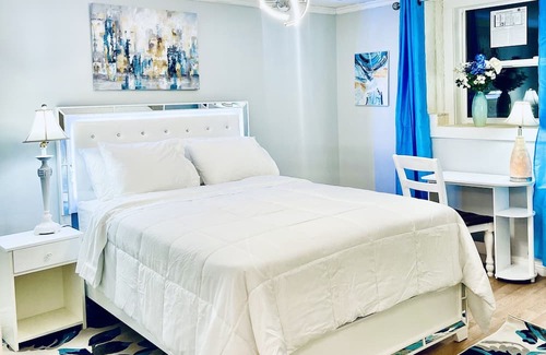 Maplewood House | Beautiful 6 bedroom house by Maplewood Mall
