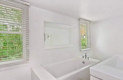 Shorewood-Tower Hills-Harbert House | Renovated cottage close to beaches, upscale restau