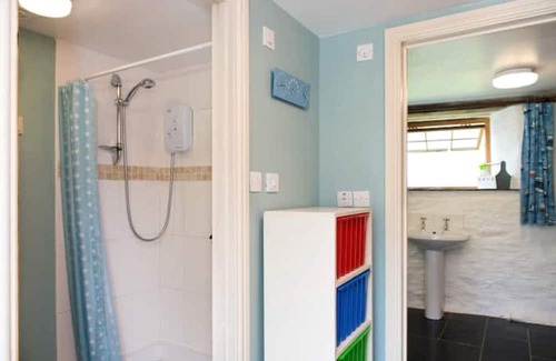 Lanteglos Cabin | Yurts Cornwall - Tremeer Farm