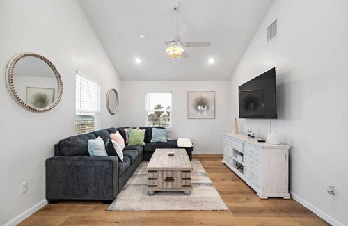 Surfside Beach House | Surfs Up-Walk to Beach- Everything 100% New!