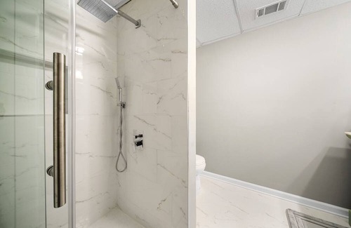 Douglasville House | Beautiful downstairs unit near six flags