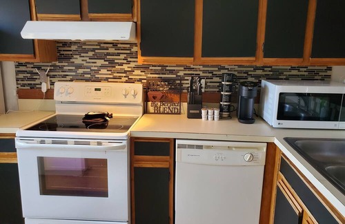 Central Newport News Condo | Modern, Spacious Condo with Loft, Minutes from the Beach!