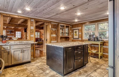 Chalet Village Cabin | The Whittier Cabin 4 Bed Cabin Amazing Views