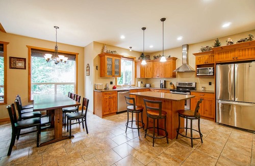 Kent Ski Chalet | Unit #2 | Harrison Chalet Suites @ Harrison Hot Springs