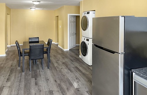 Sudbury Apartment | Beautiful 3 befroom Apartment ,6 minutes to Costco and many restaurants