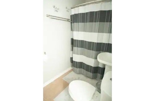 Bronzeville House | 7 STAR THE MALIA OASIS #2 3BR/1.5ba + Office Space