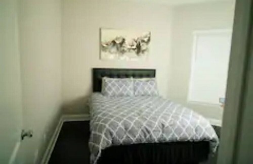 Bronzeville House | 7 STAR THE MALIA OASIS #2 3BR/1.5ba + Office Space