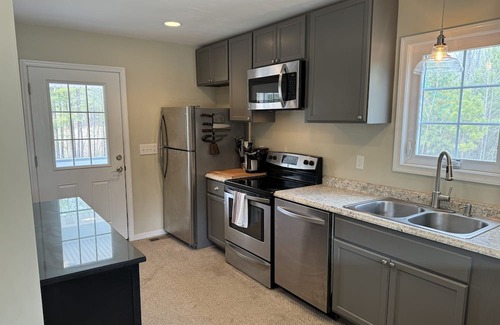 Ruther Glen Cottage | Stay and Play! Country Cottage Getaway with PRIVATE 3 Acre Swimming Pond