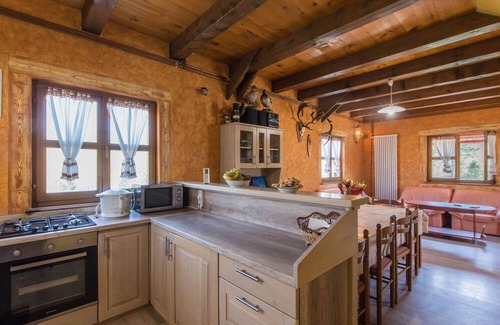 Brod Moravice House | Cozy Holiday Home in Kvarner with Outdoor Jacuzzi