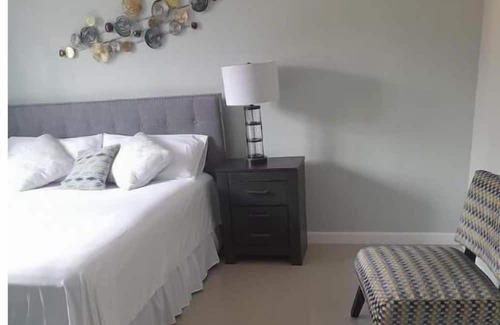 New Kingston Apartment | Hamptons vacational home in new kingston.