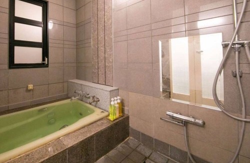 Oita House | Twin bed Tatami Onsen outdoor rock bath / Oita Ōita