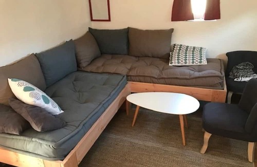 Reilhanette House | Holiday Home 'Les Eyssaux En Baronnies' with Mountain View, Private Terrace and Wi-Fi