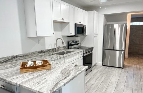 Roseland Apartment | Roy’s Retreat