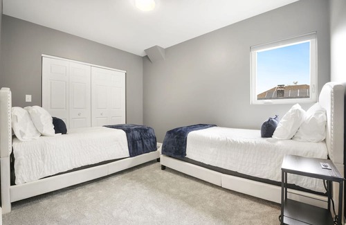Bensenville Condo | New Stunning 2BED 2BATH Apartment. Close to METRA, O'Hare and Rivers Casino